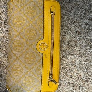 Tory Burch JACQUARD ZIP CONTINENTAL WALLET yellow